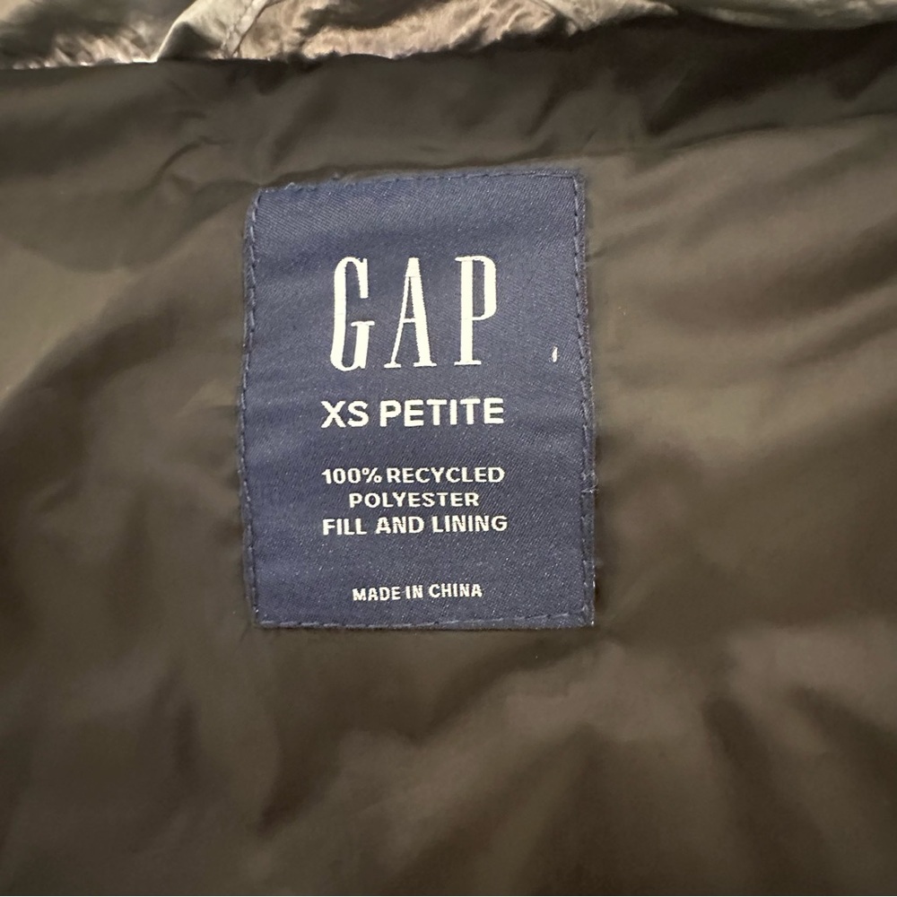 GAP Silver Metallic Crop Puffer Jacket Petite XS Y2K NEW w/ TAGS - Picture 11 of 16